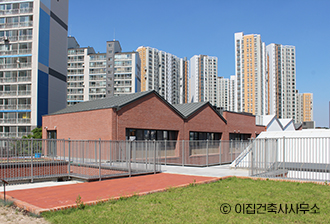 [각 층에서 출입할 수 있는 옥상마당]