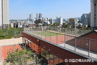 [각 층에서 출입할 수 있는 옥상마당]